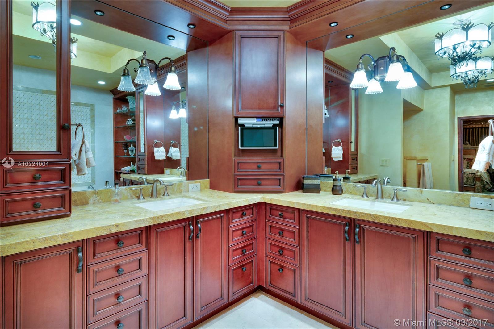 PINE VISTA NORTH - Residential