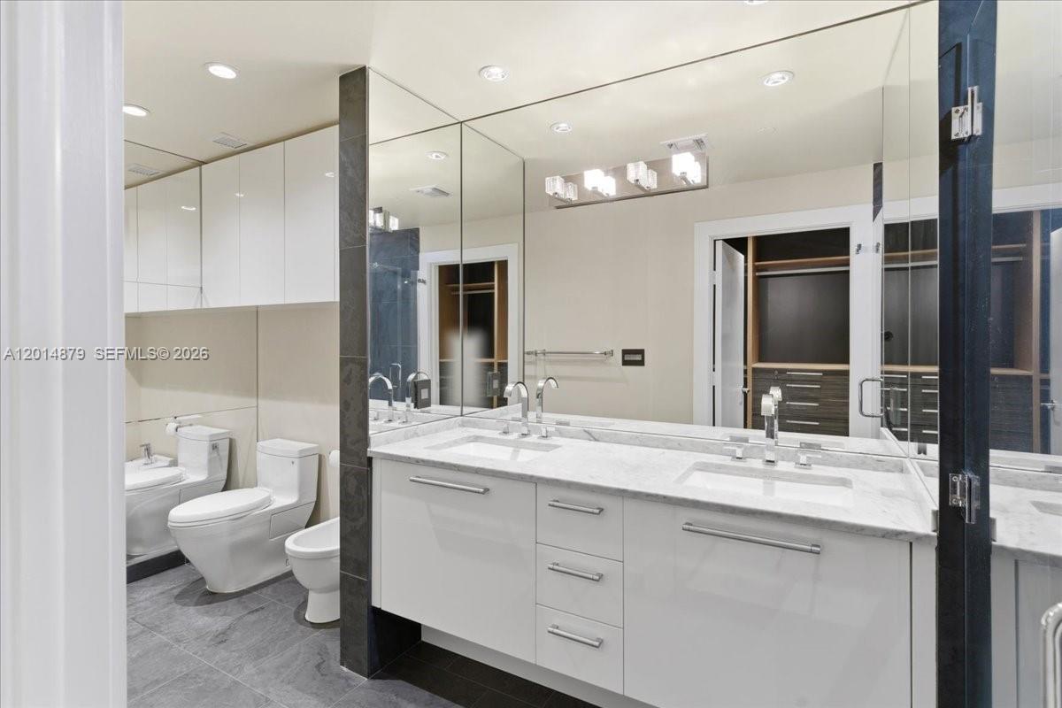 900 BISCAYNE BAY CONDO - Residential