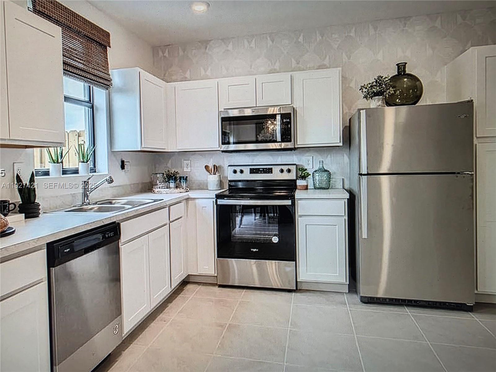 MIAMI LAND AND DEVELOPMEN - Residential Lease