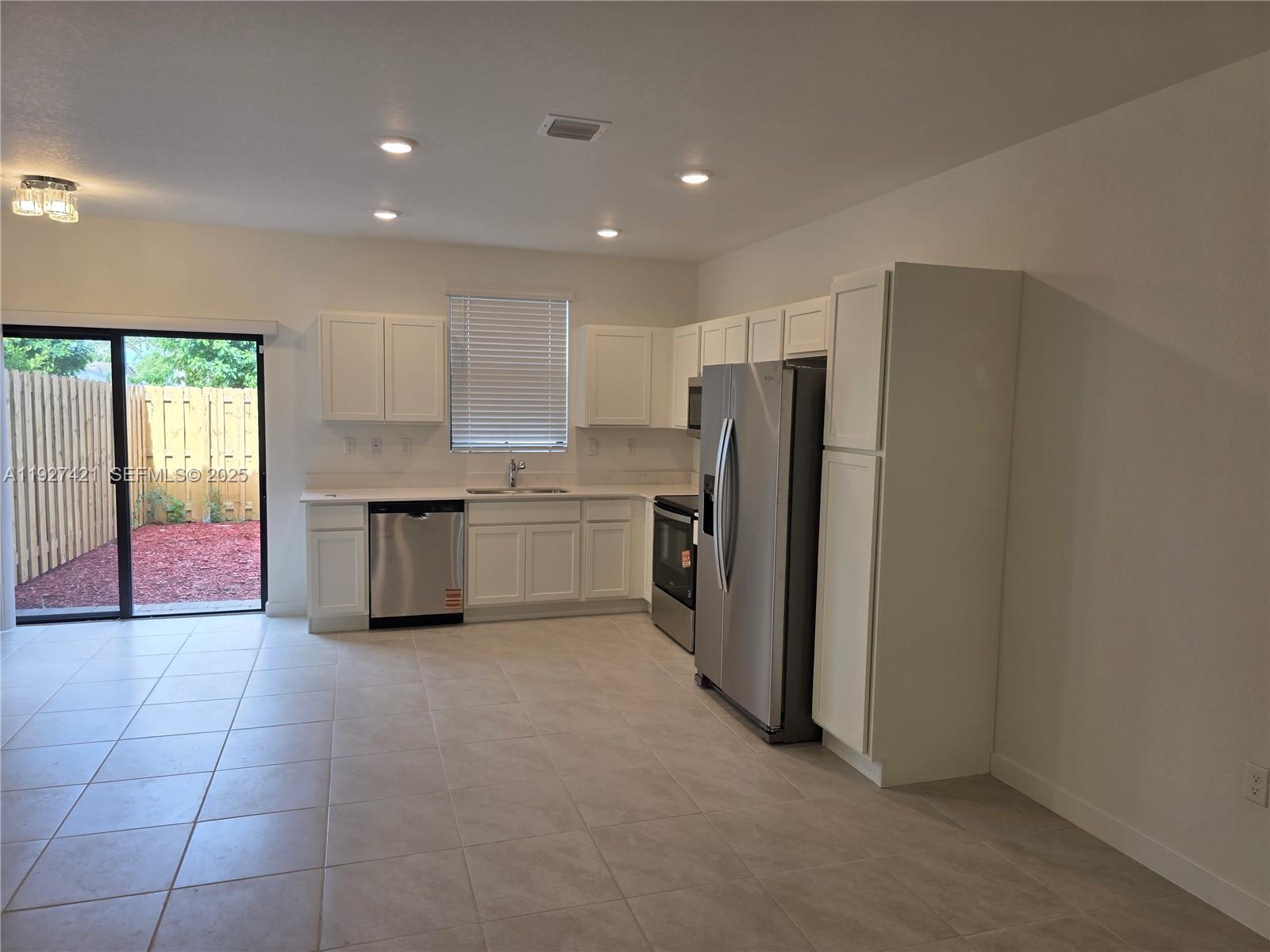 MIAMI LAND AND DEVELOPMEN - Residential Lease