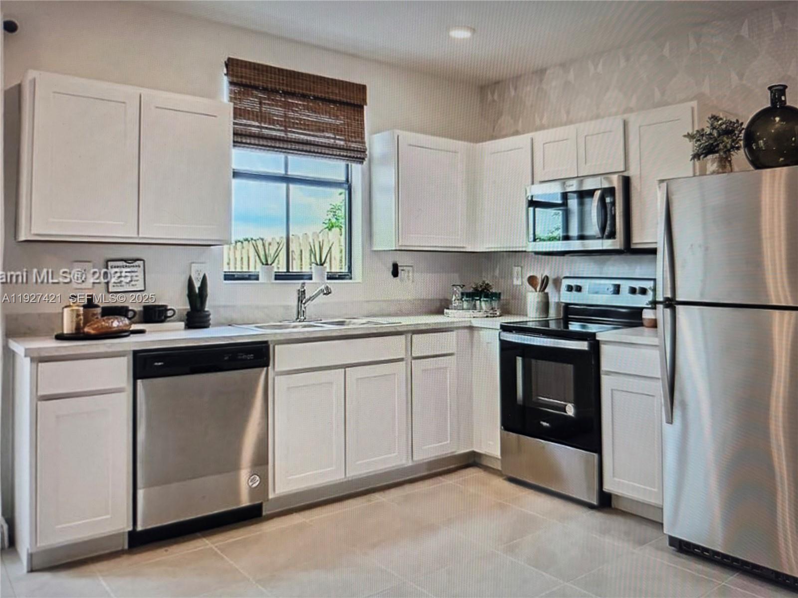 MIAMI LAND AND DEVELOPMEN - Residential Lease