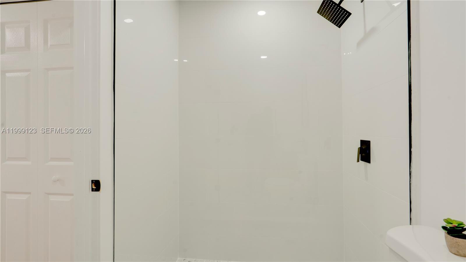 MIDDLE RIVER GARDENS - Residential Lease