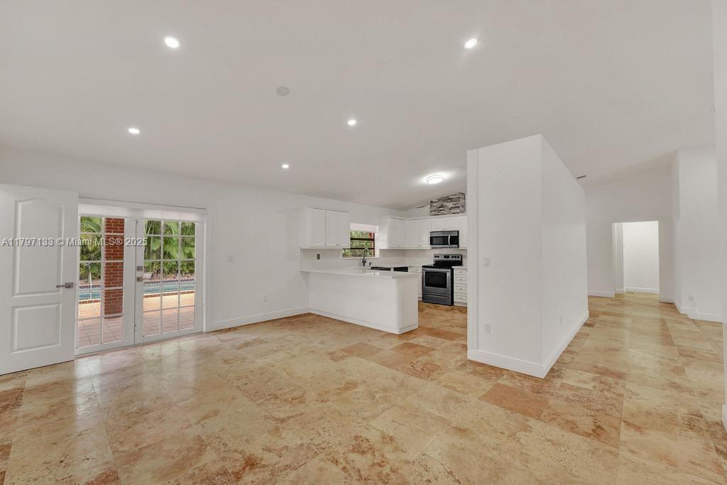 3RD ADDN TO EL DORADO GAR - Residential Lease