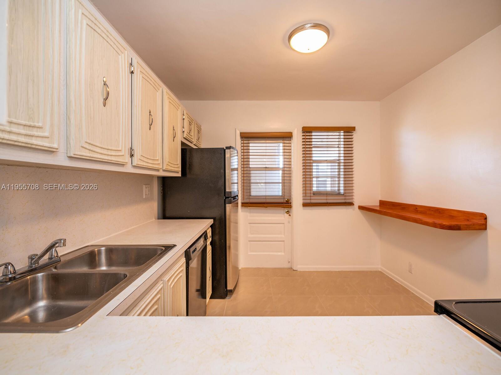 ARROWHEAD CONDO NO IX - Residential