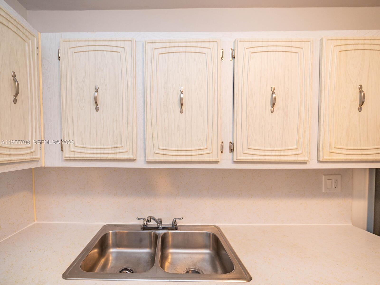 ARROWHEAD CONDO NO IX - Residential