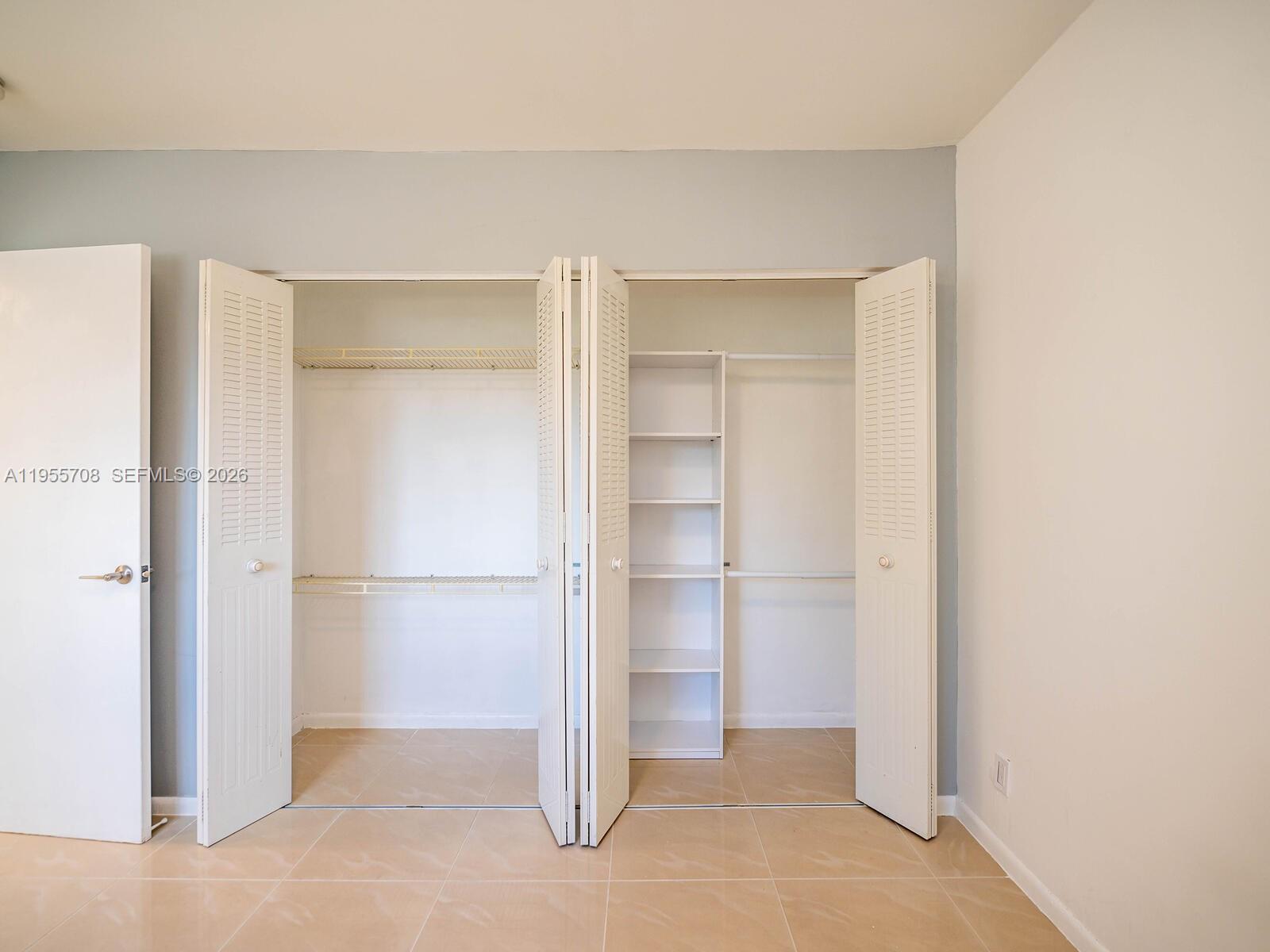 ARROWHEAD CONDO NO IX - Residential