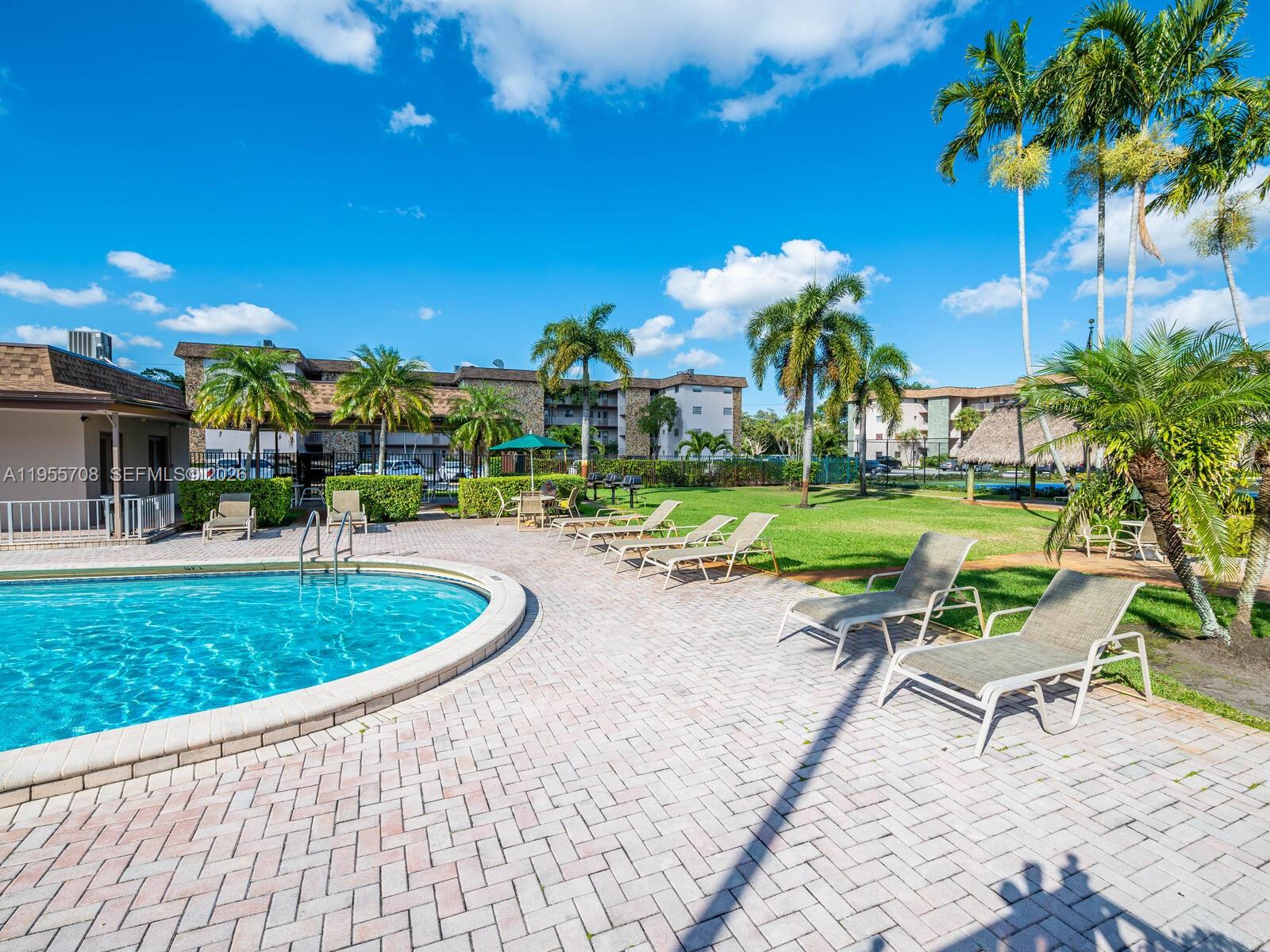 ARROWHEAD CONDO NO IX - Residential