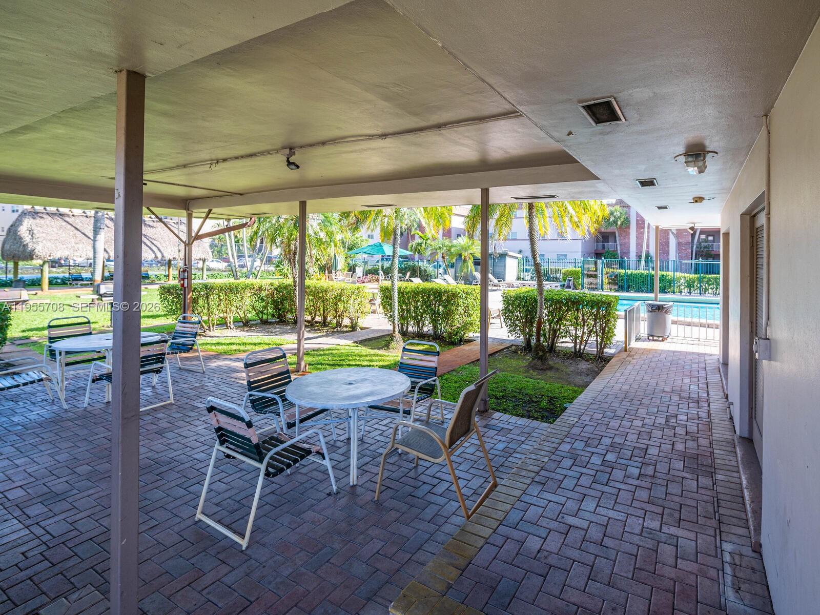 ARROWHEAD CONDO NO IX - Residential