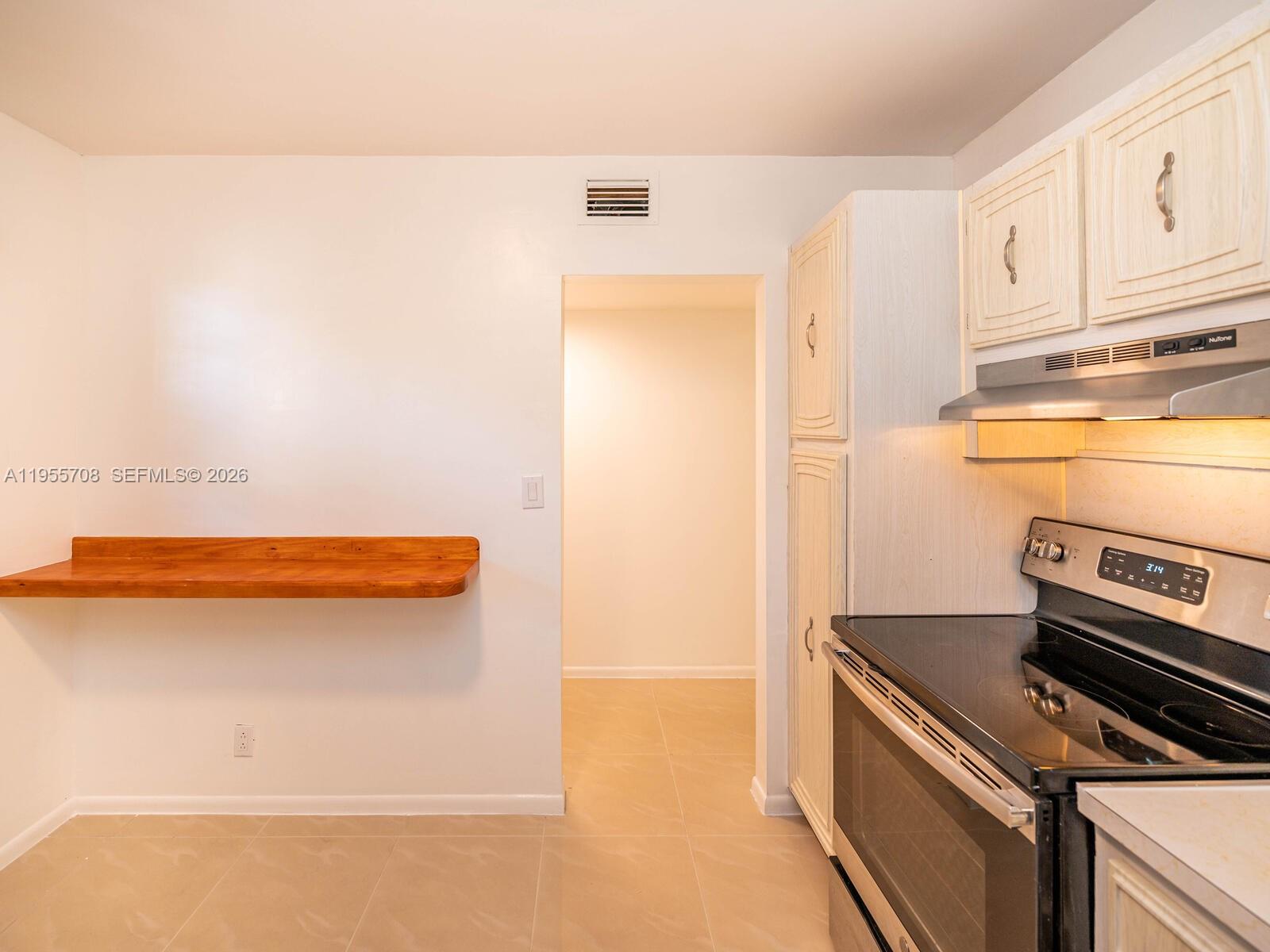 ARROWHEAD CONDO NO IX - Residential