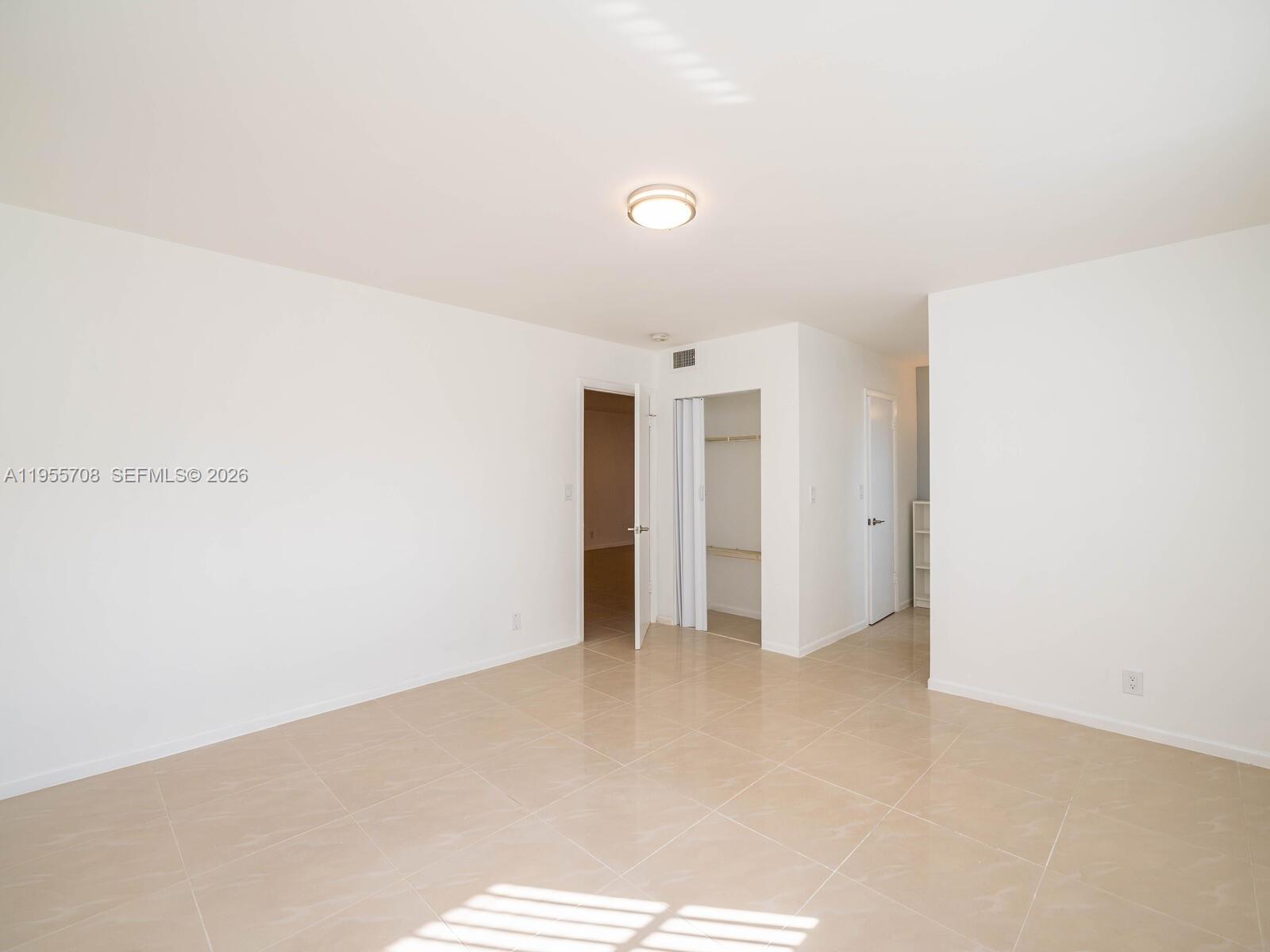 ARROWHEAD CONDO NO IX - Residential