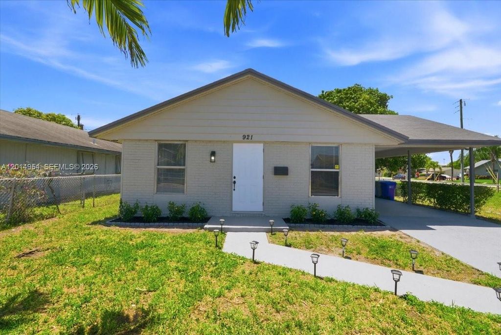 Photo of 921 NW 5th Ave, Pompano Beach, FL 33060 (MLS # A12014954)
