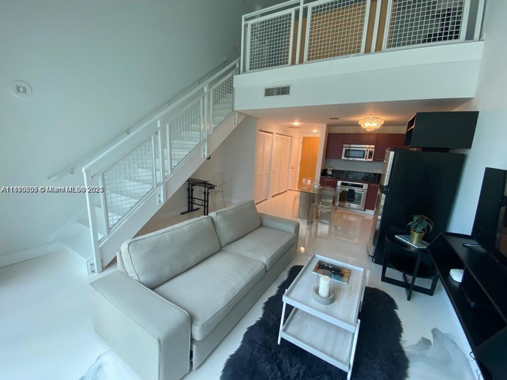 244 Biscayne Blvd 643
