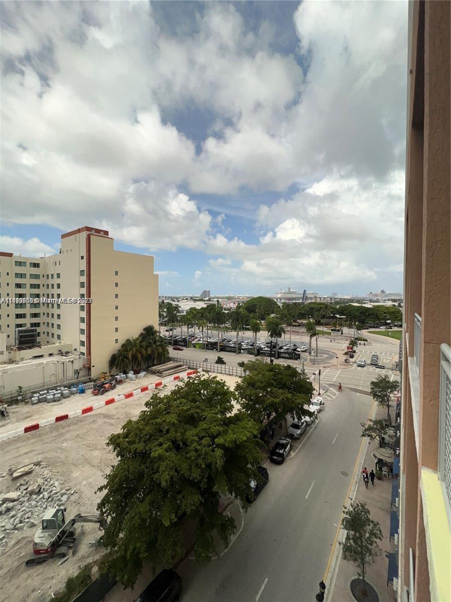 244 Biscayne Blvd 643