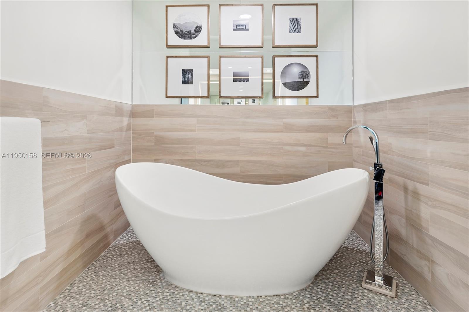 CONTINUUM ON SOUTH BEACH - Residential