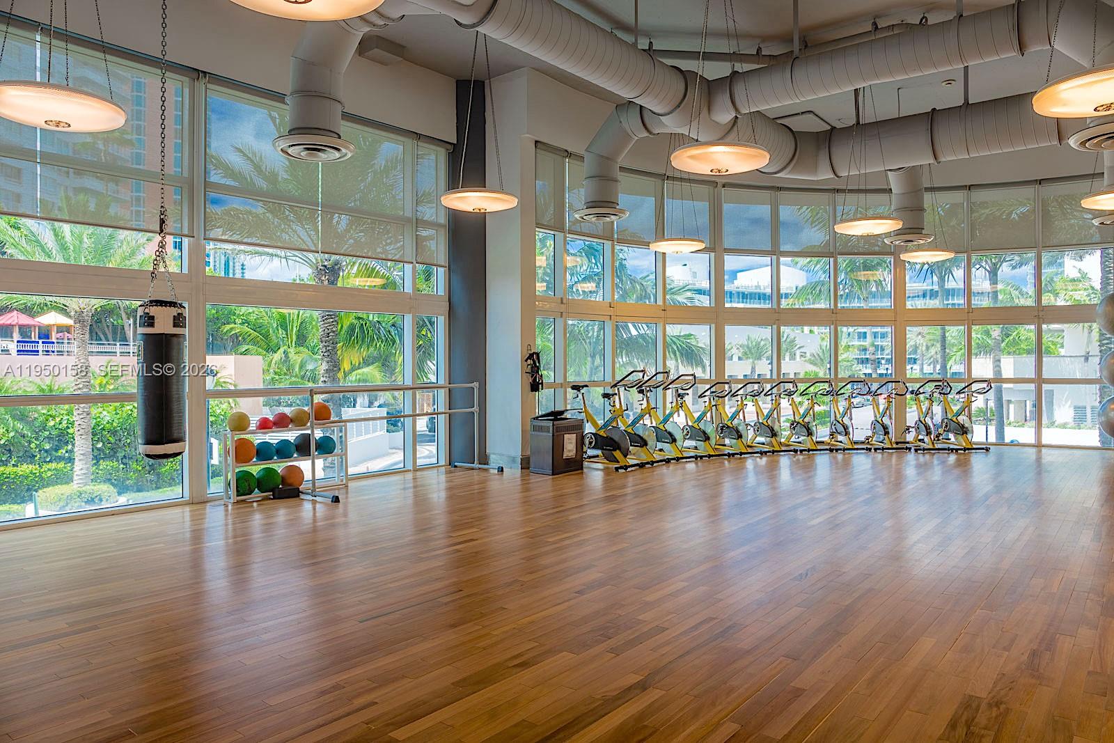 CONTINUUM ON SOUTH BEACH - Residential