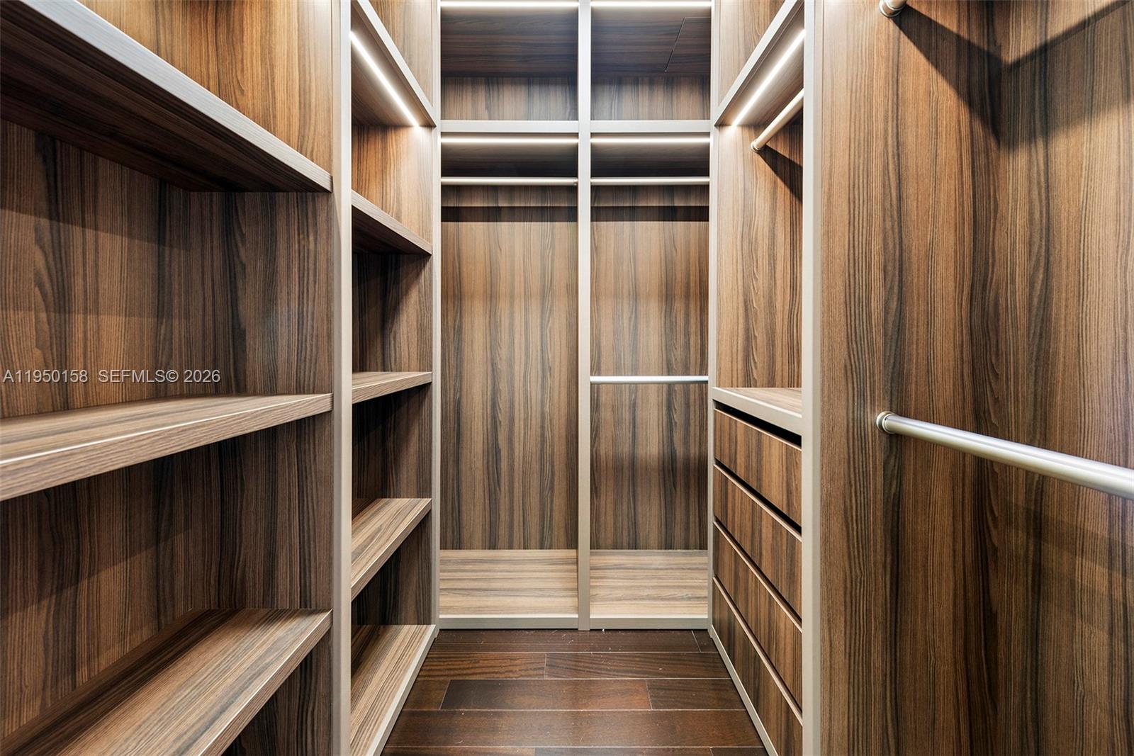 CONTINUUM ON SOUTH BEACH - Residential