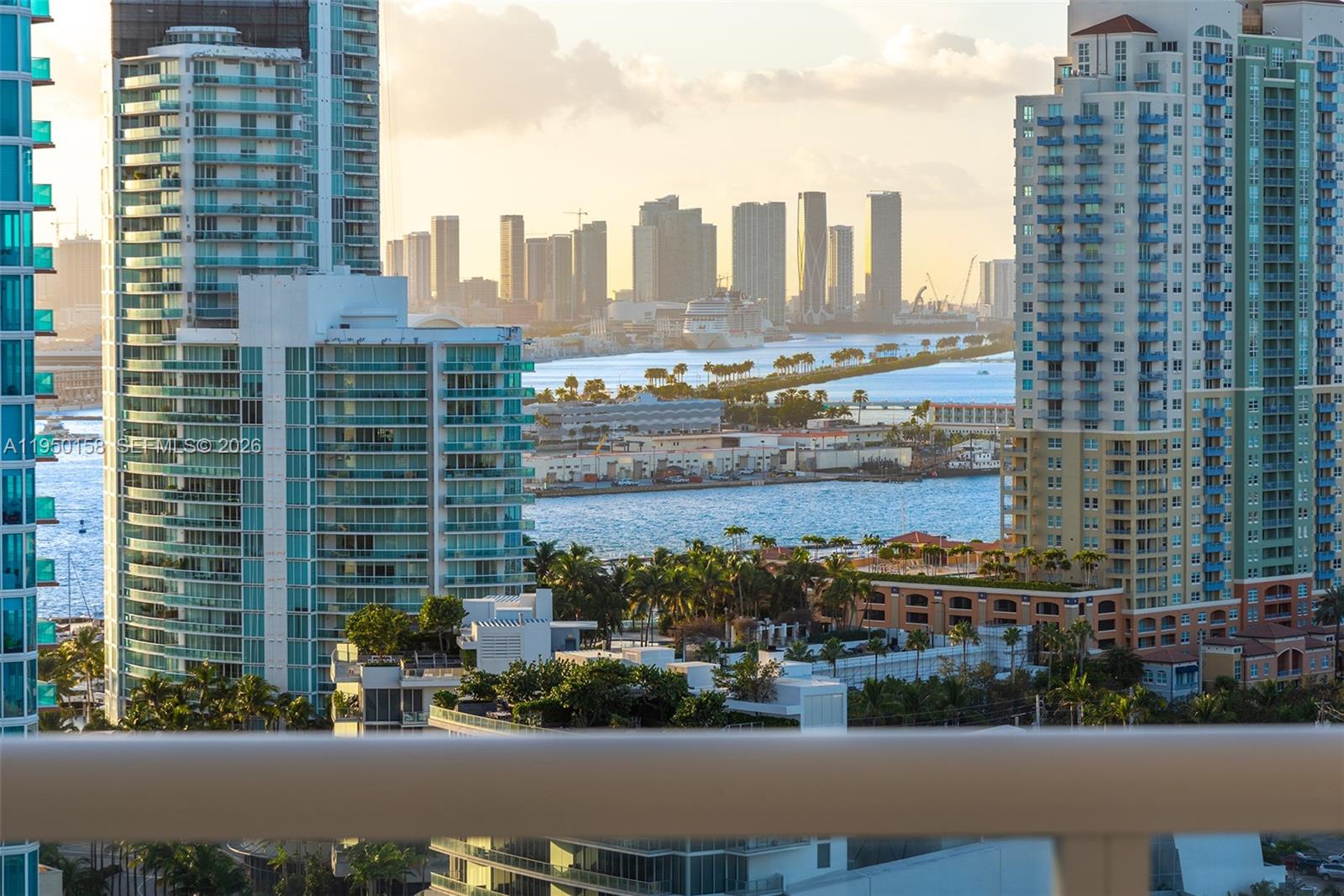 CONTINUUM ON SOUTH BEACH - Residential