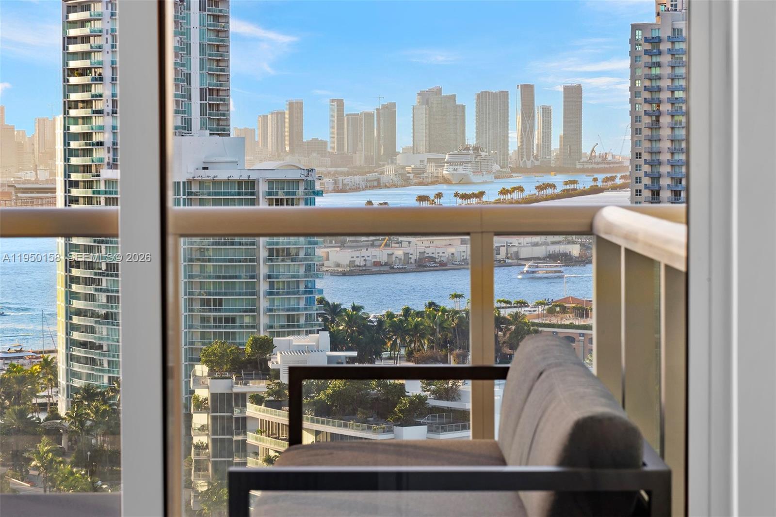 CONTINUUM ON SOUTH BEACH - Residential