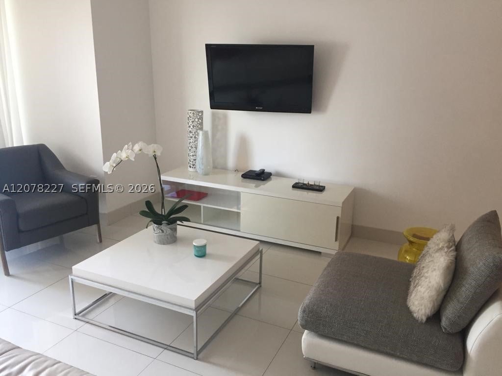 485 Brickell Ave 1811