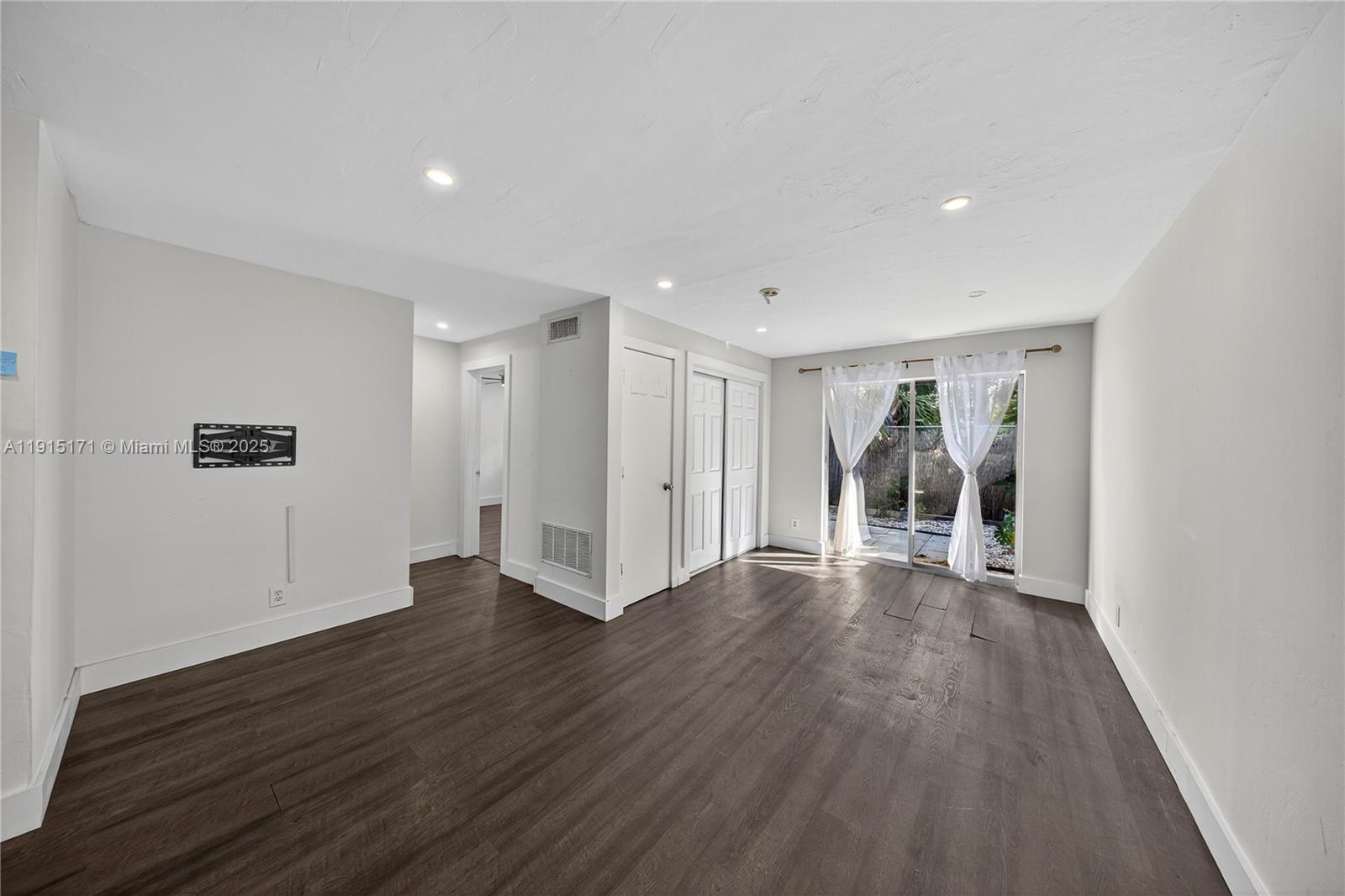 17TH TERRACE CONDOMINIUM - Residential Lease