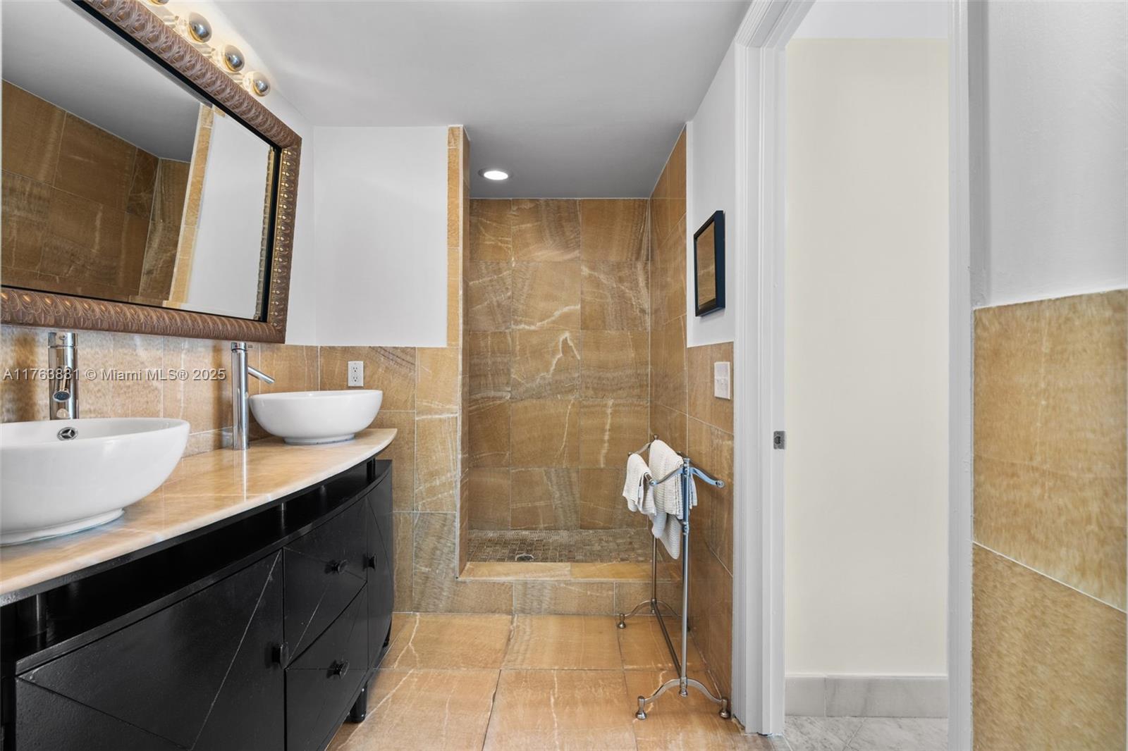 THE BRIDGEWATER CONDO - Residential