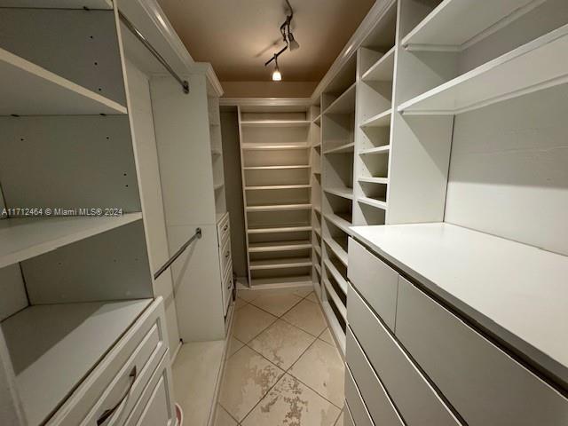 CRYSTAL COVE INC CONDO - Residential