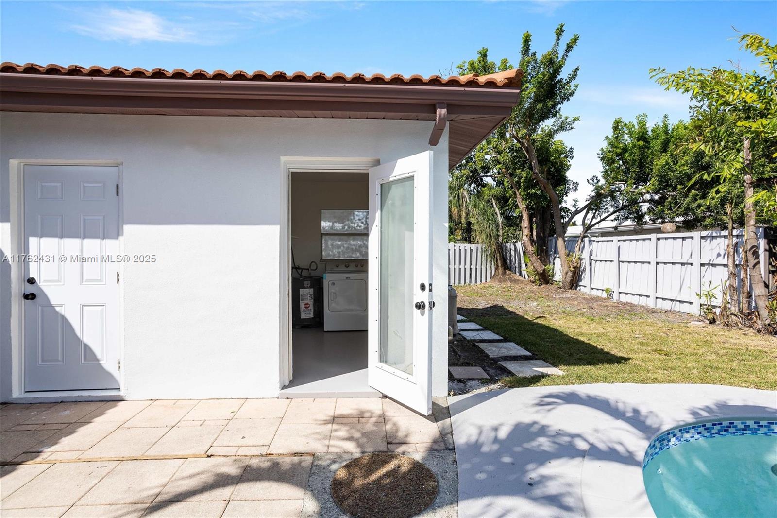 TWIN LAKES RESUB OF BLKS - Residential