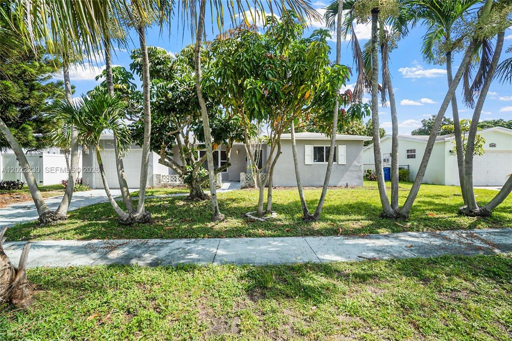 Photo of 6667 NW 1st St, Margate, FL 33063 (MLS # A12022230)