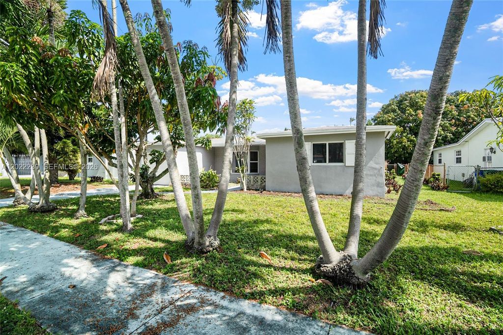 Photo of 6667 NW 1st St, Margate, FL 33063 (MLS # A12022230)