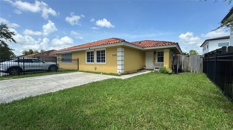 Single Family Residence in Miami FL 20020 122nd Ave Ave 2.jpg