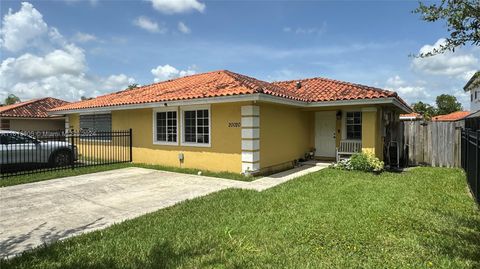 Single Family Residence in Miami FL 20020 122nd Ave Ave 17.jpg