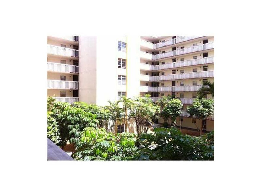 READY TO GO 1BEDROOM, 1BATH. MASTER BEDROOM IS EXTREMELY SPACIOUS WITH PLENTY OF CLOSET SPACE & HUGE WALK-IN CLOSET. WELL SECURED CONDO WITH EASY ACCESS TO I-95, FLORIDA TURNPIKE, JACKSON NORTH MEDICAL CENTER, GREYHOUND & TRAIN STATION, 441 & FLORIDA TURN PIKE. POOL, SAUNA, TENNIS COURT, LIBRARY INCLUDED W/ LAUNDRY ON EACH FLOOR. FAST APPROVAL THROUGH ASSOCIATION! TENANT MONTH TO MONTH CONTRACT AT $750/M HASNT BEEN INCREASED IN 4 YEARS!!! GREAT INVESTMENT OPPORTUNITY.