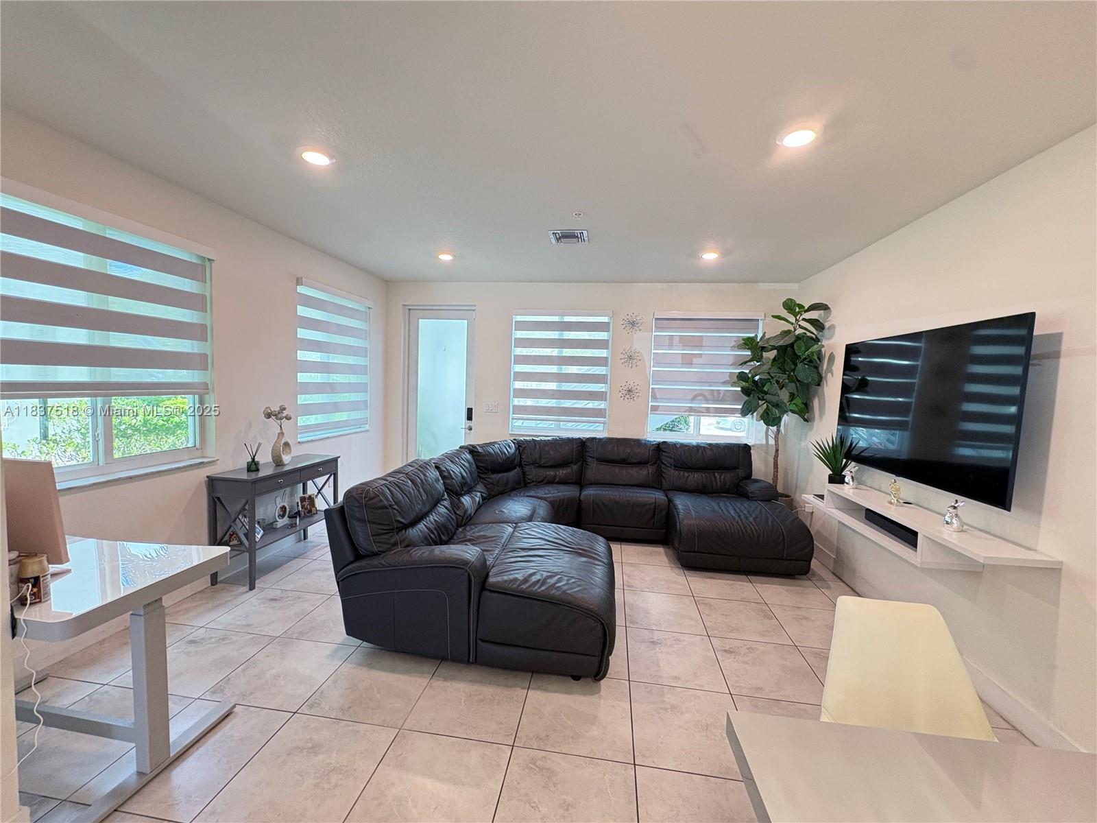 Welcome to this modern updated smart home in the heart of Doral, this beautiful townhouse offers 3 spacious bedrooms, 2.5 bathrooms, and a functional and bright layout. The property features integrated smart technology for added comfort and security, a contemporary kitchen with stainless steel appliances, elegant flooring, and a cozy backyard ideal for family enjoyment. Located in a quiet community with excellent amenities, just minutes from schools, supermarkets, restaurants, and major highways.