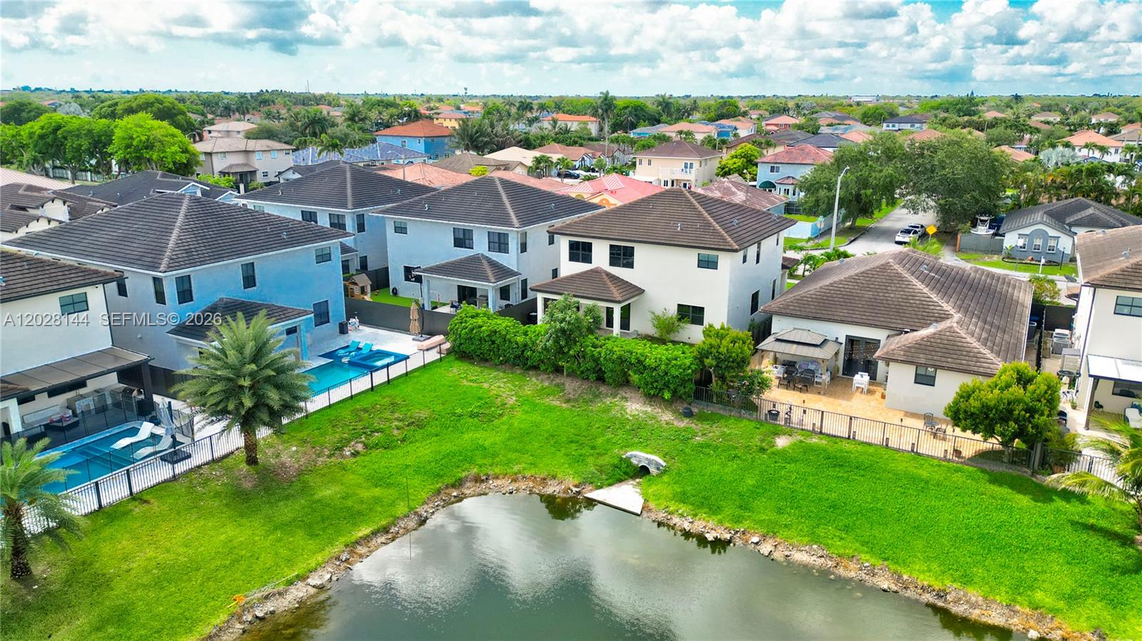 CYPRESS LAKE - Residential