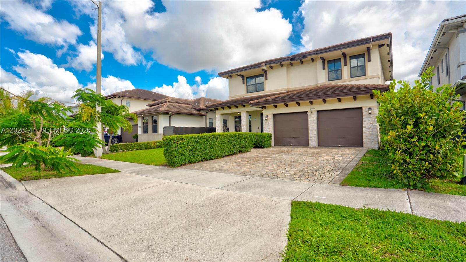 CYPRESS LAKE - Residential
