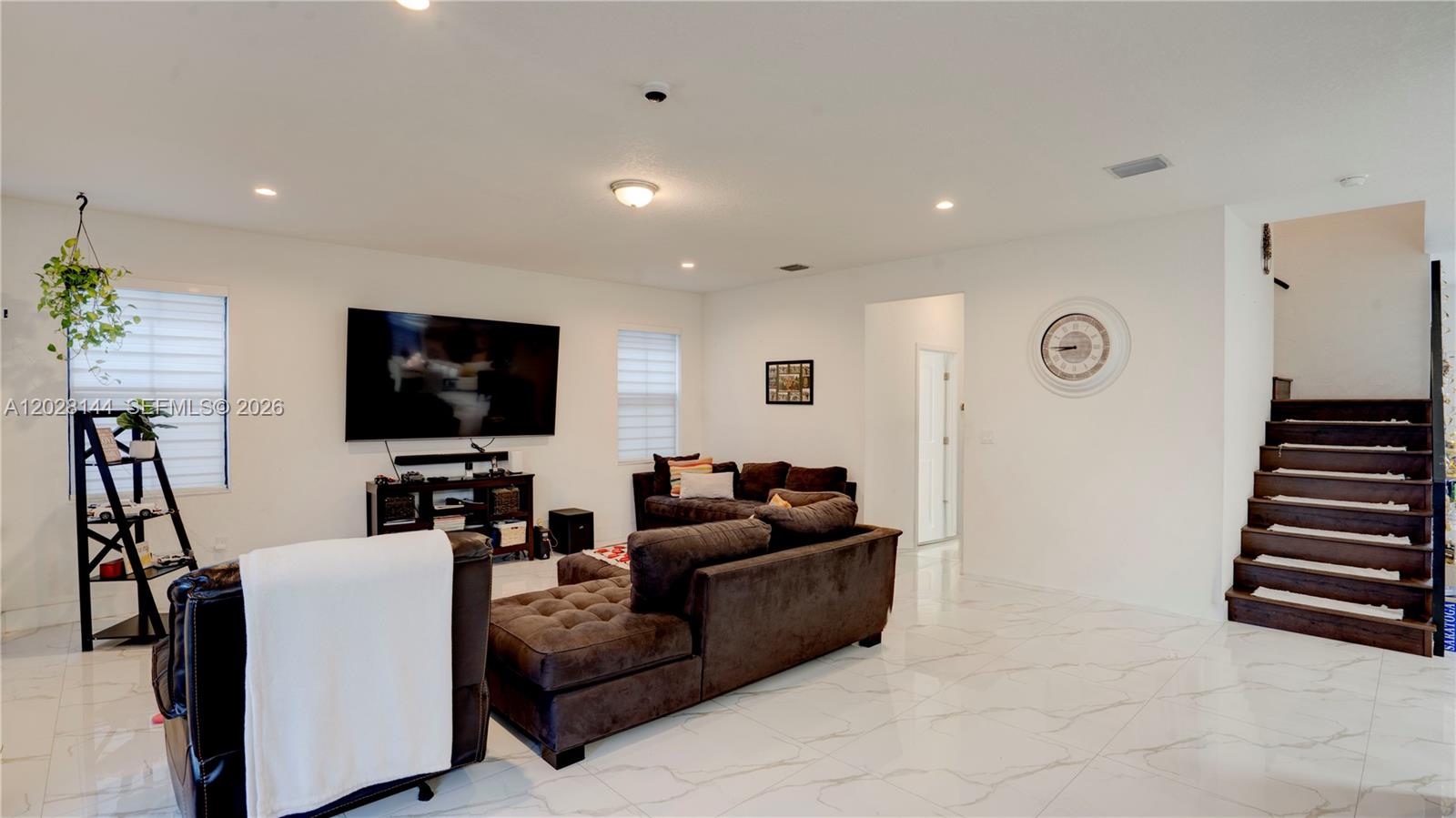 CYPRESS LAKE - Residential