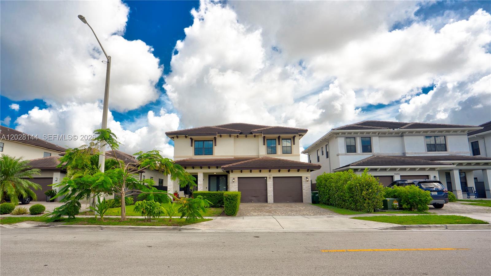 CYPRESS LAKE - Residential
