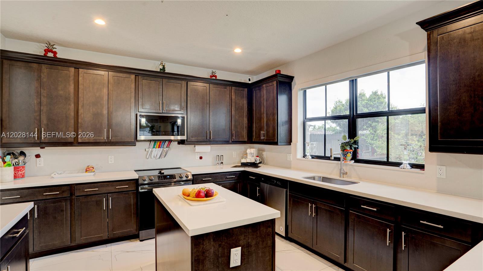 CYPRESS LAKE - Residential