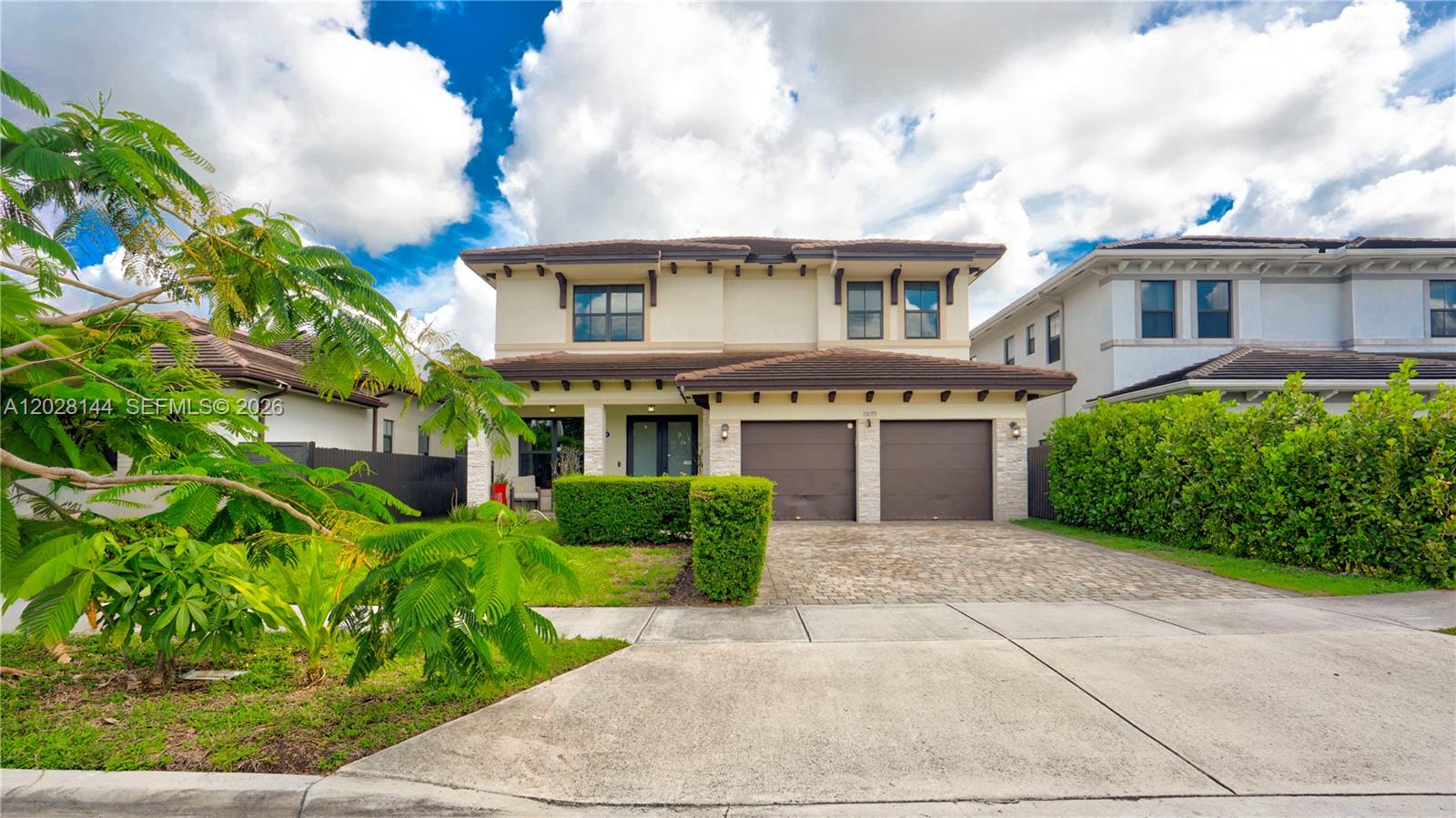 CYPRESS LAKE - Residential