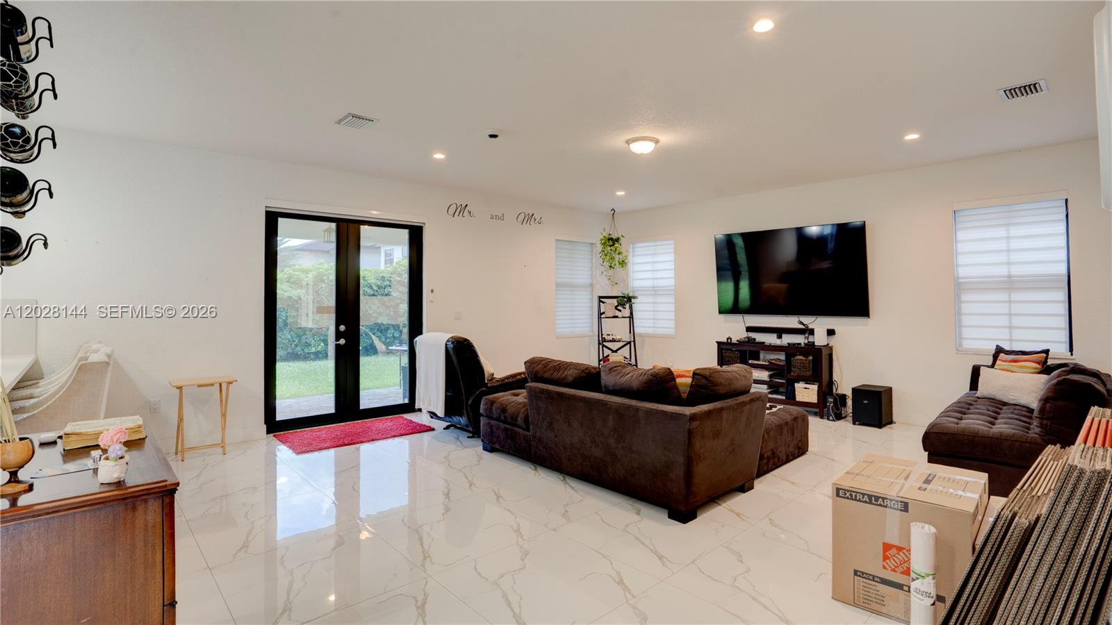 CYPRESS LAKE - Residential