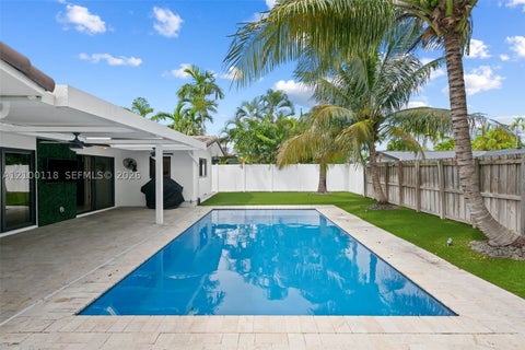 Photo of 2091 NE 55th St, Fort Lauderdale, FL 33308 (MLS # A12100118)
