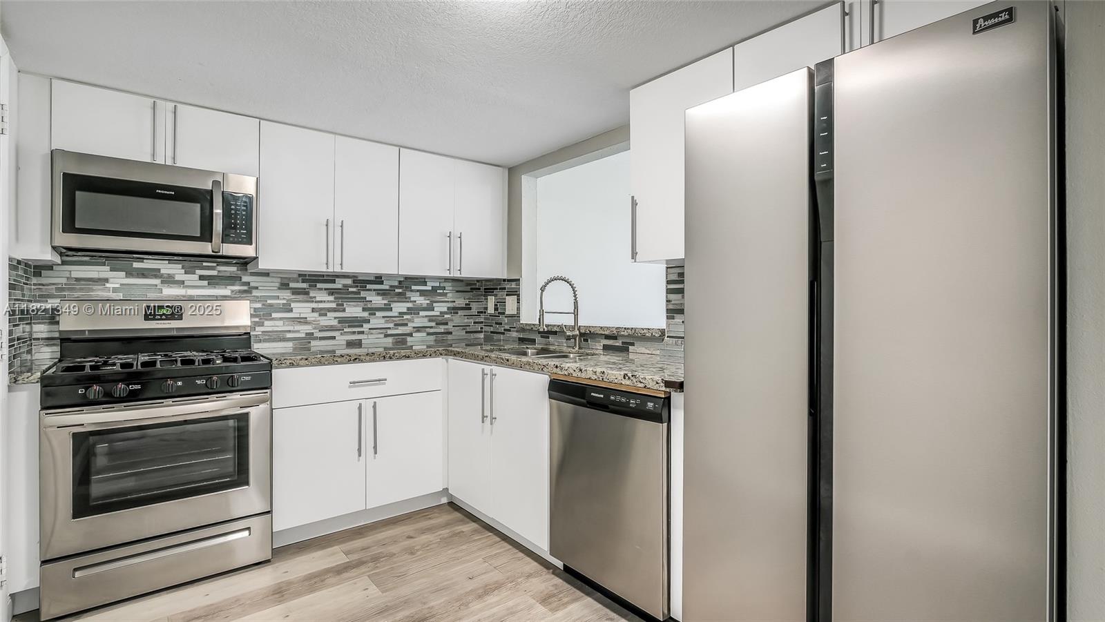 VENETIAN GARDENS AT COUNT - Residential