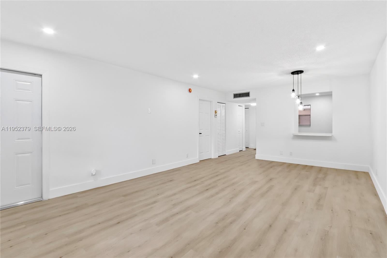 FOURTH GULFSTREAM GARDEN - Residential