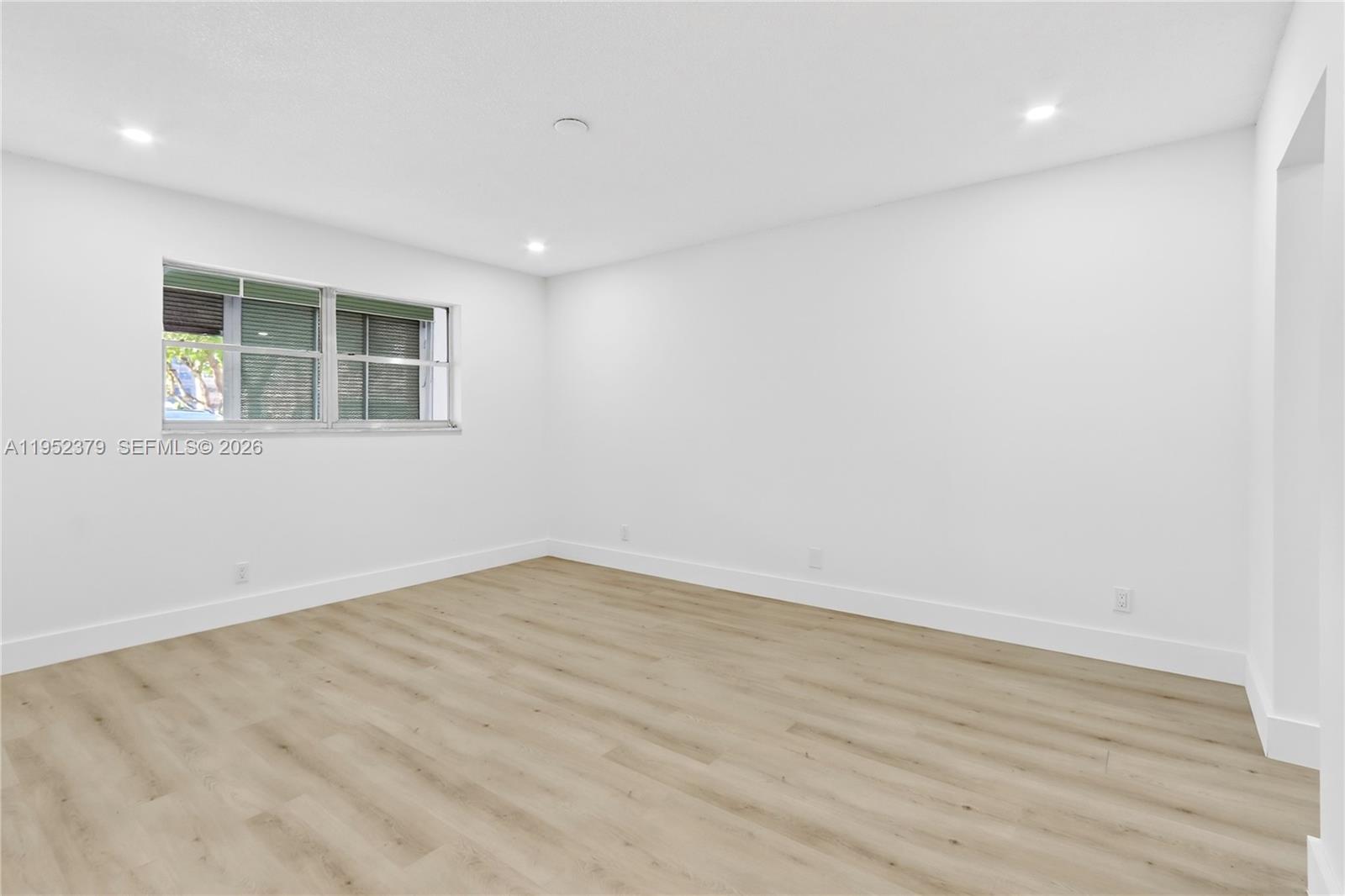 FOURTH GULFSTREAM GARDEN - Residential