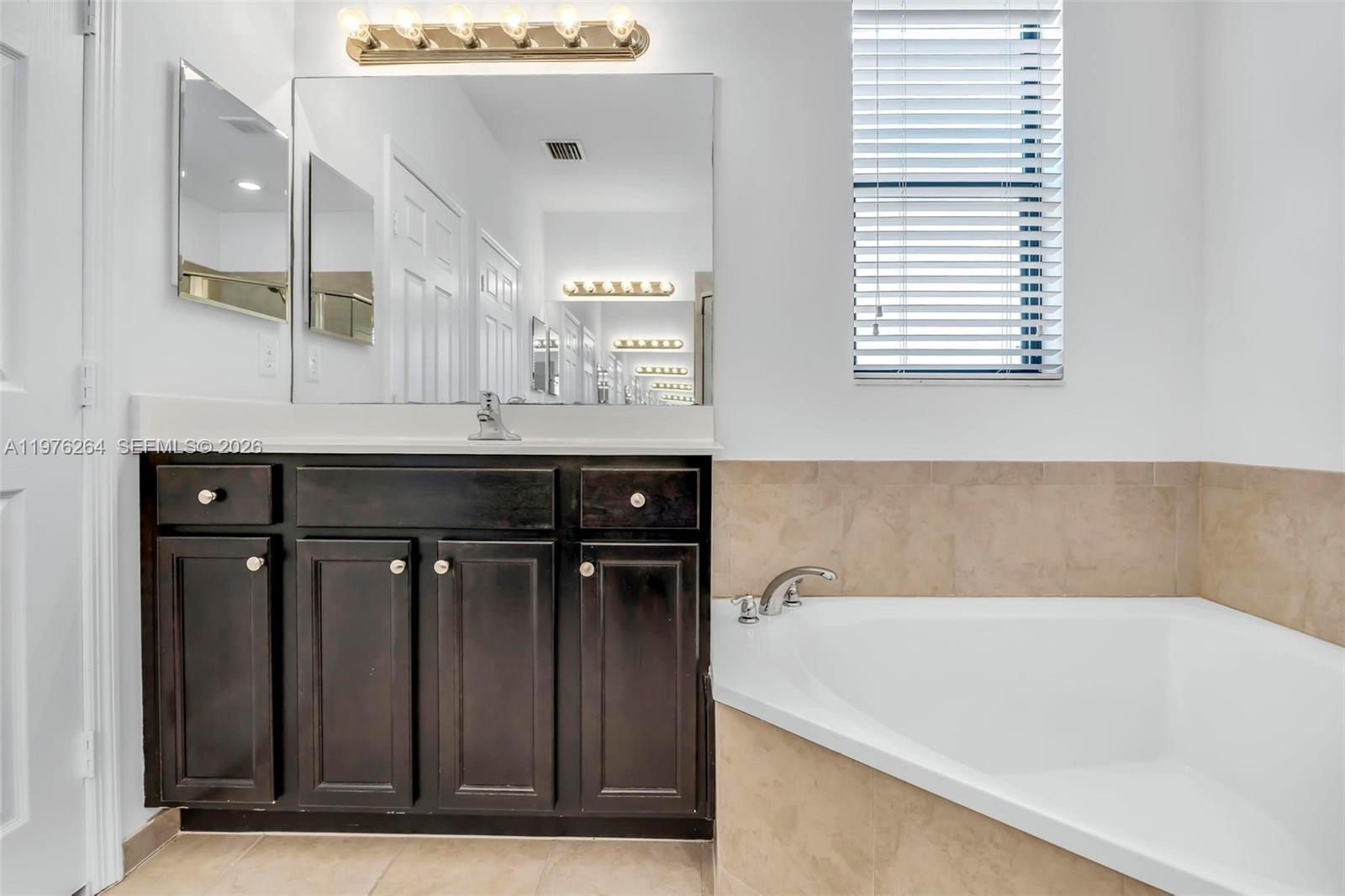 AQUABELLA SECTION ONE - Residential