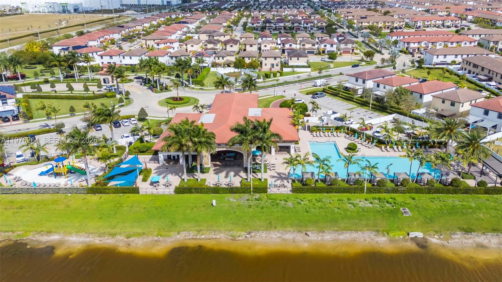 AQUABELLA SECTION ONE - Residential