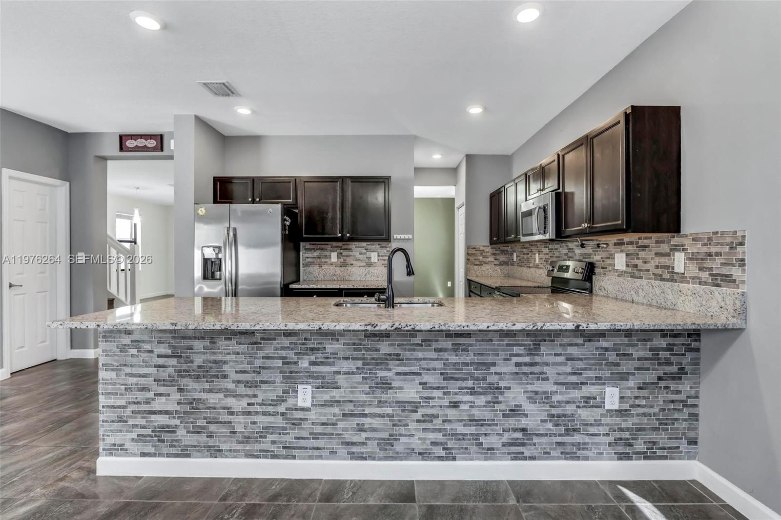 AQUABELLA SECTION ONE - Residential