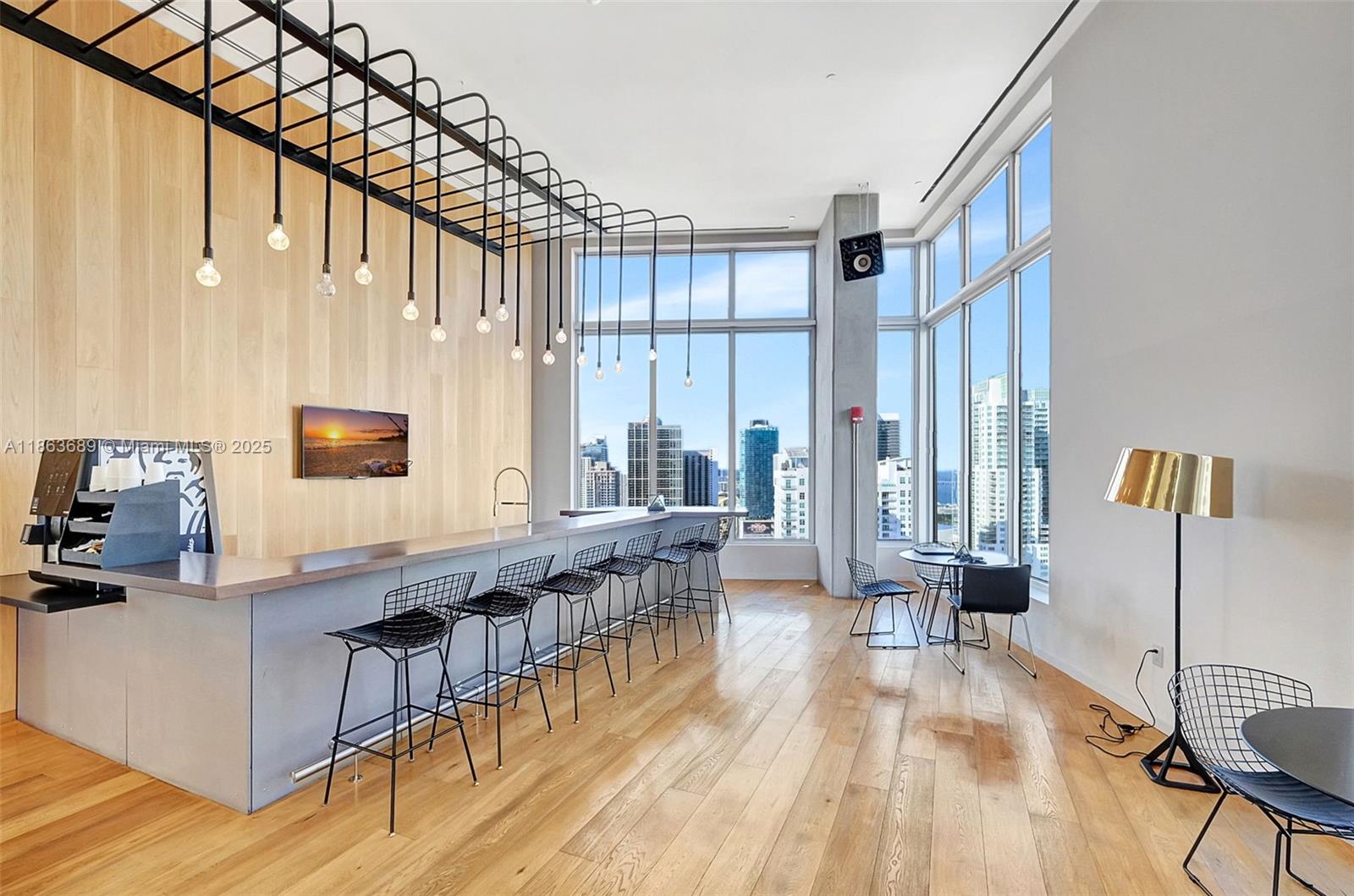 CENTRO CONDO - Residential