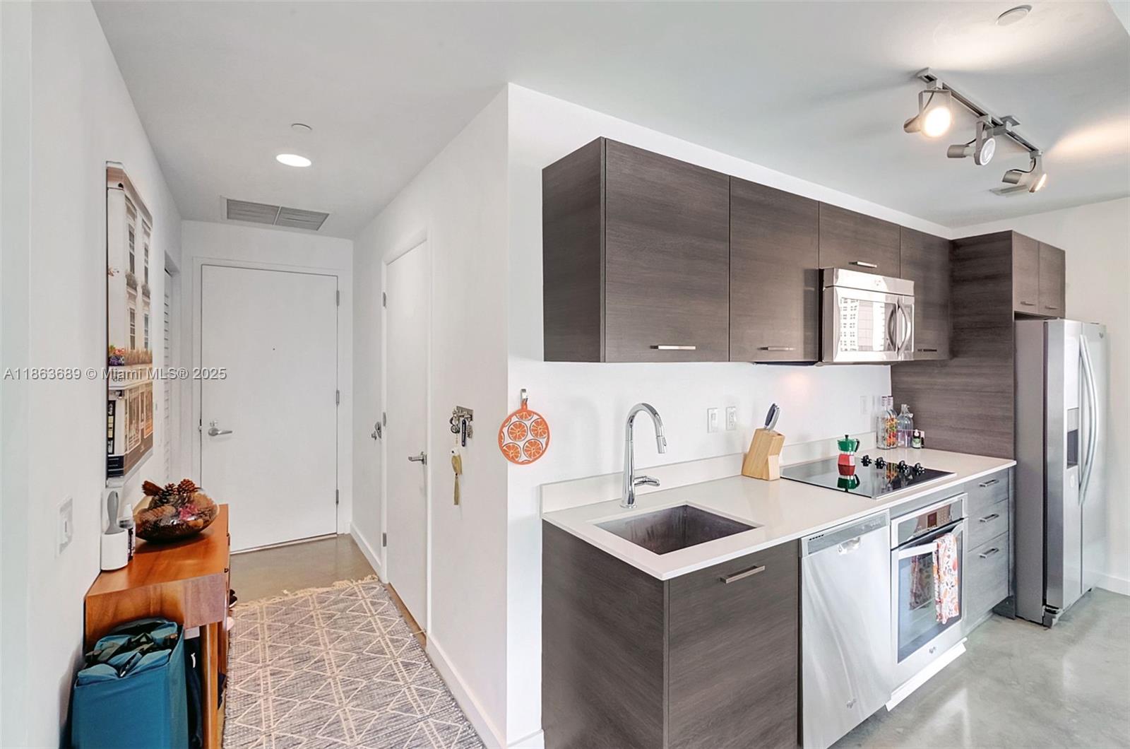 151 SE 1st St 1601