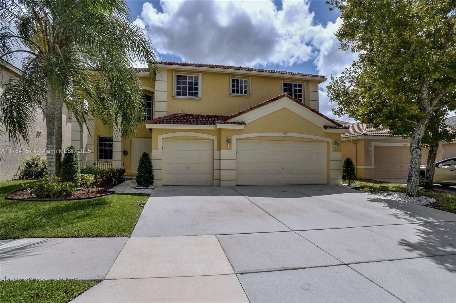 Property for Sale at 4322 Fox Ridge Dr, Weston, Broward County, Florida - Bedrooms: 5 
Bathrooms: 4  - $1,300,000